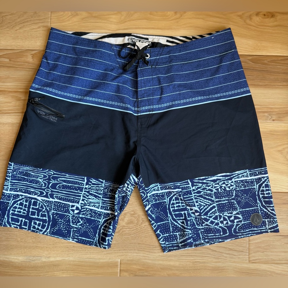 Volcom Men’s Boardshorts Mod Tech - Preowned - Size 38
